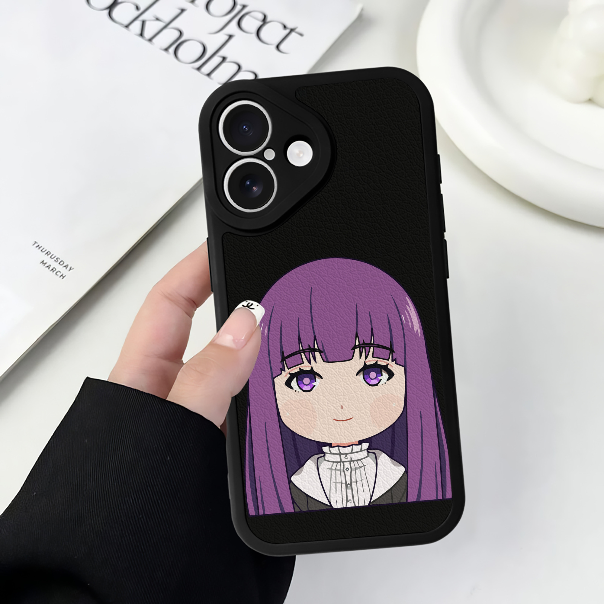 （画像用） 葬送のフリーレン Frieren 【iPhone 16シリーズ対応】シリコンスマホケース（レザー調） 材質：シリコン